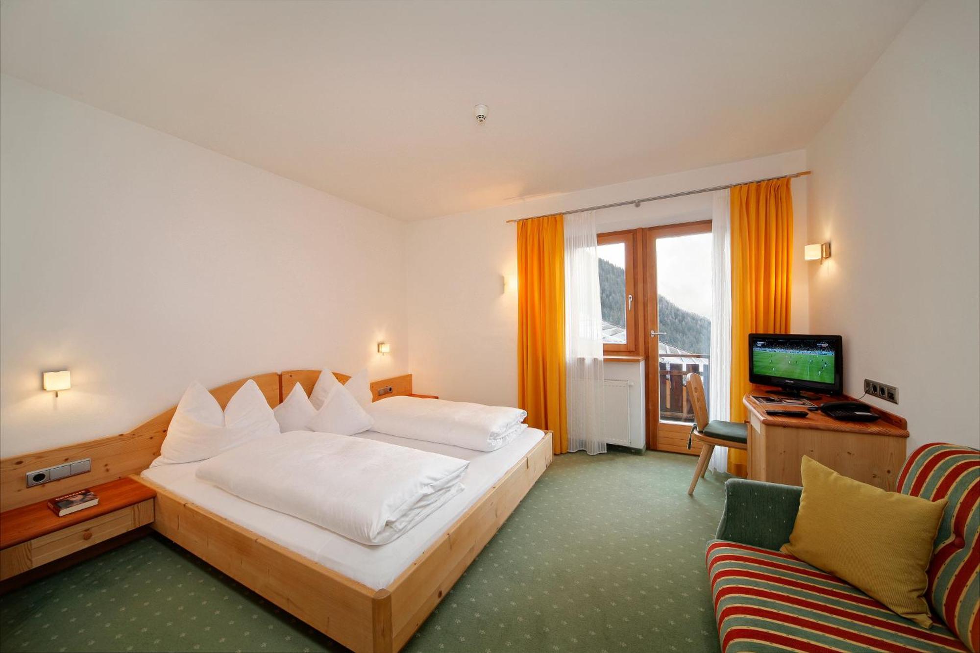 Hotel Ultnerhof Santa Gertrude エクステリア 写真