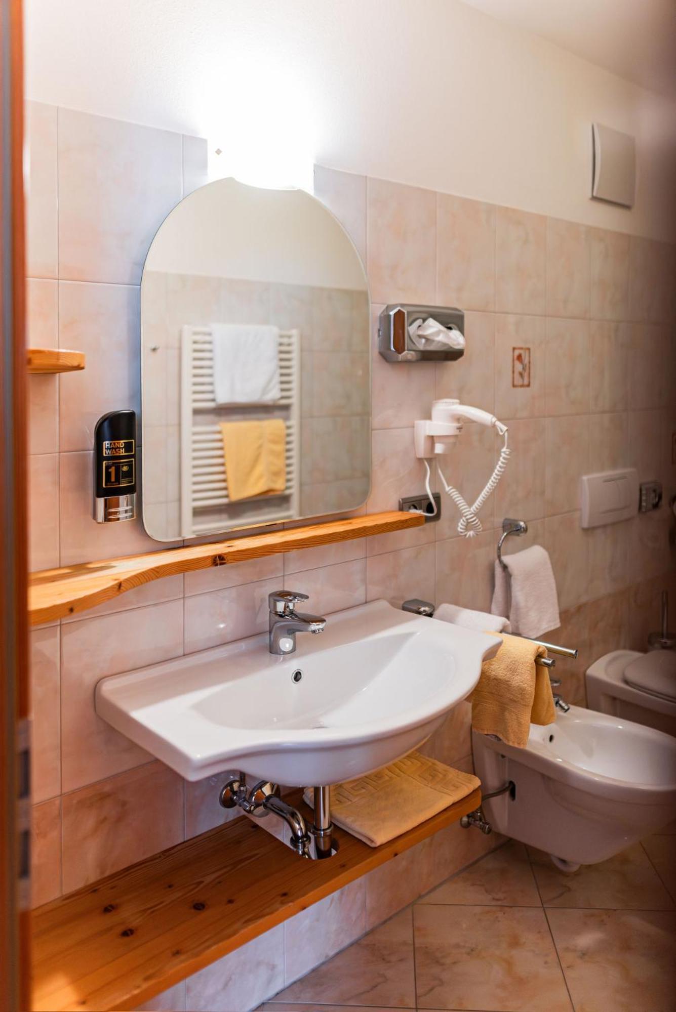 Hotel Ultnerhof Santa Gertrude エクステリア 写真